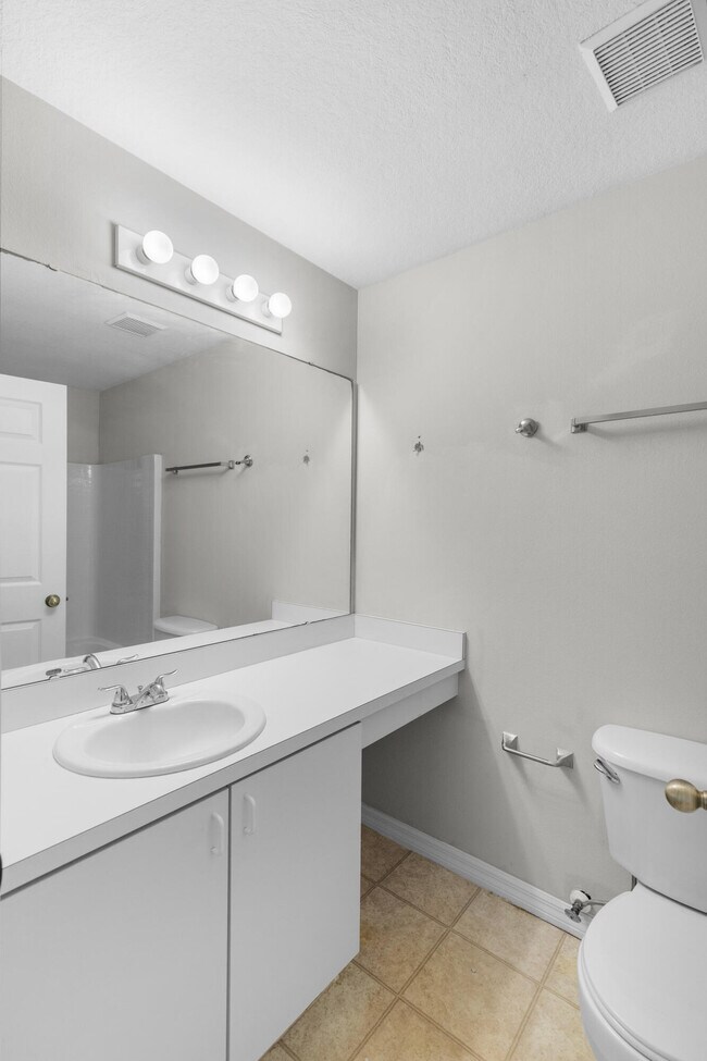 Building Photo - 173 SW Ray Ave