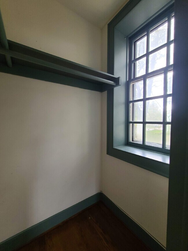 Building Photo - 3 BR, 2.5 BA in Crown Grant