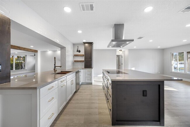 Building Photo - 1029 Bal Harbour Dr