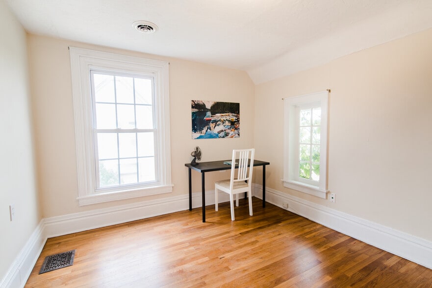 Second Bedroom - 427 Thomas St SE