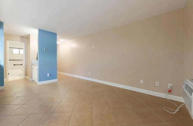 Building Photo - 7555 Linda Vista Rd