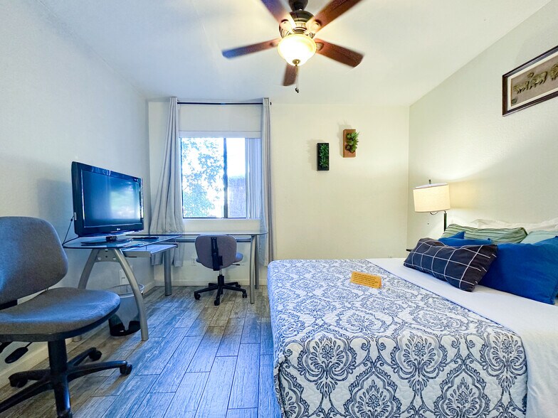 Building Photo - 1215 E Lemon St