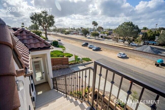 Building Photo - 1371 N Vulcan Ave