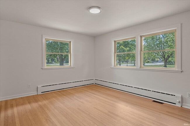 Building Photo - 2121 E Madison St