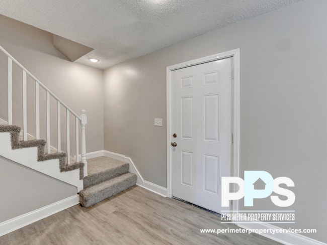 Building Photo - 390 W Lake Ave NW