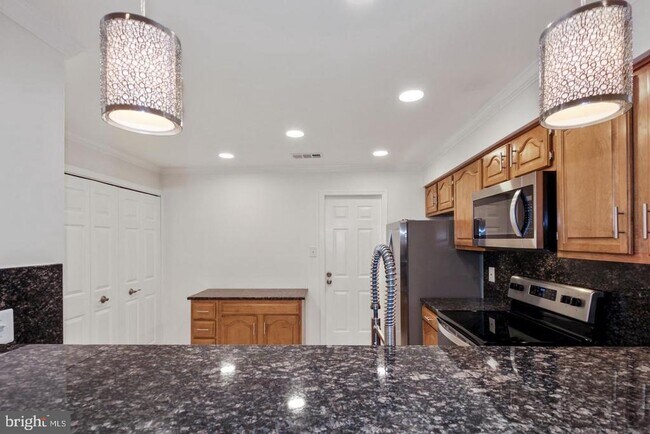 Building Photo - 5801 Linden Square Ct
