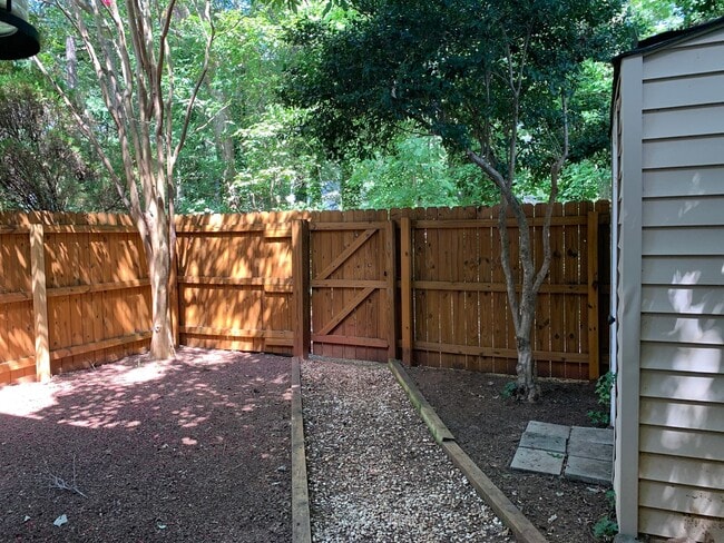 Building Photo - Trendy Renovated Raleigh Townhome In Ralei...