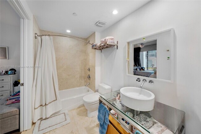 Building Photo - 6000 Collins Ave