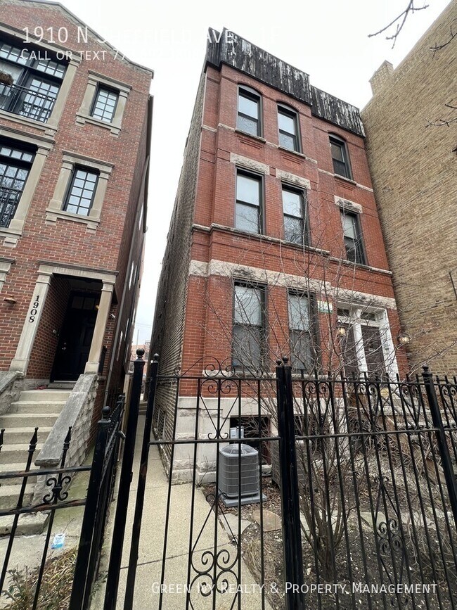 Building Photo - 1910 N Sheffield Ave