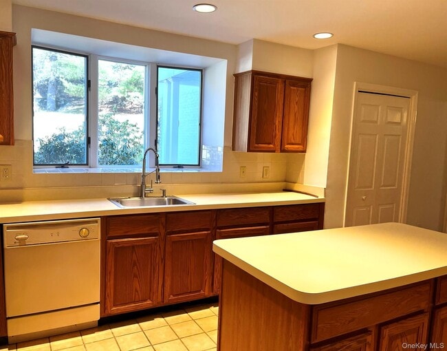 Building Photo - 7 Carroll Blvd