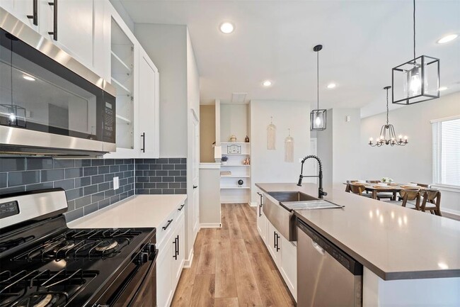 Building Photo - 6713 Parker Grv Ln