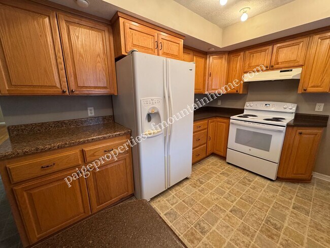 Building Photo - Charming 2-bedroom, 1-bath