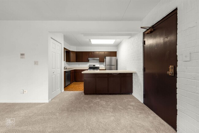 Building Photo - Two Bed Condo Olive Tree Naperville