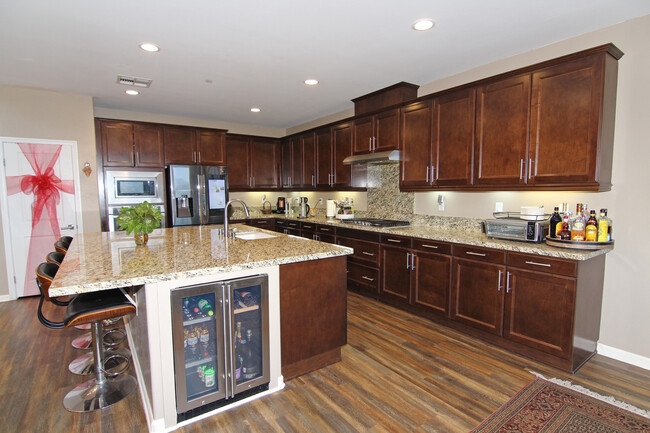 Building Photo - 18715 Cedar Crest Dr