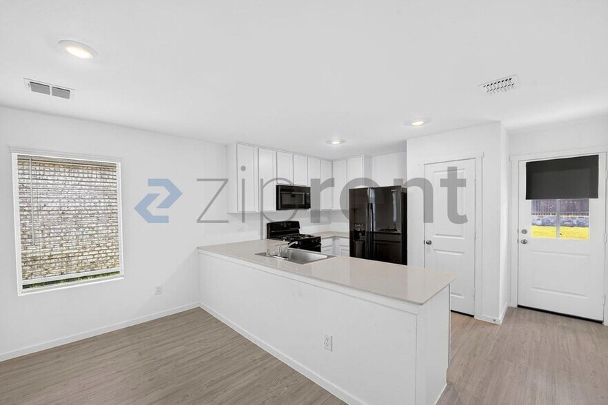 Building Photo - Unit
