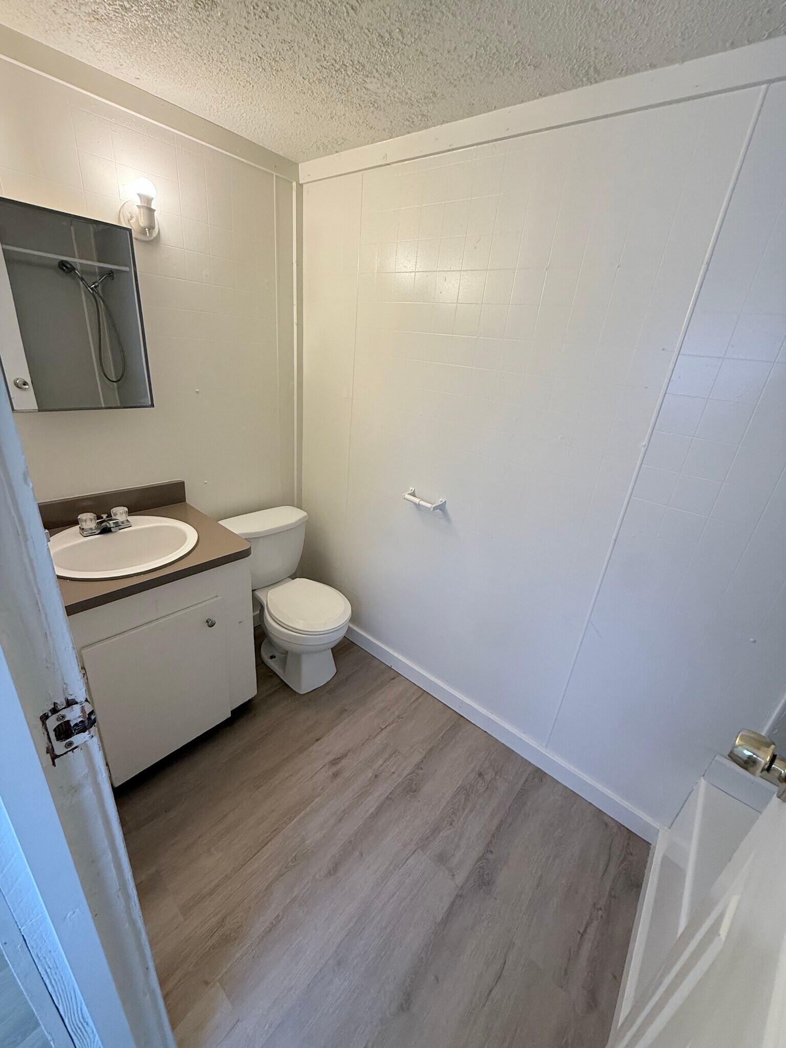 Building Photo - 215 Weeks Rd