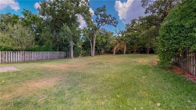 Building Photo - 1304 Merry Oaks Dr