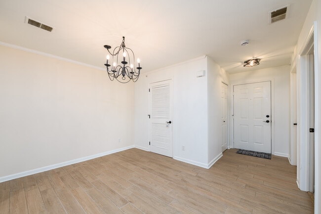 Building Photo - 430 Wedgewood Cir