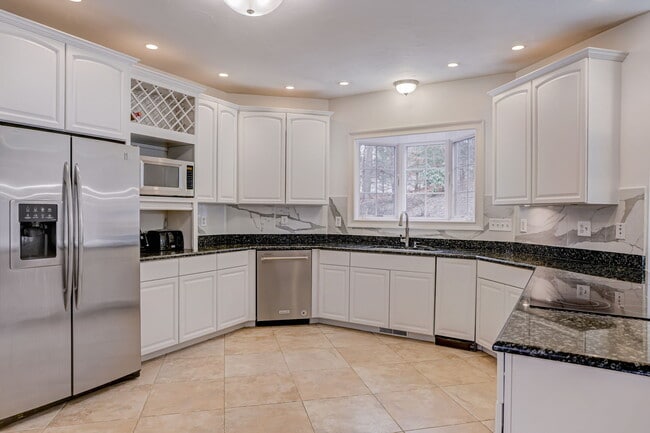 Building Photo - 45 Silver Fox Rd