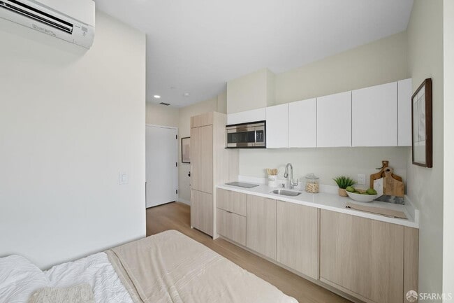 Building Photo - 811 Valencia St