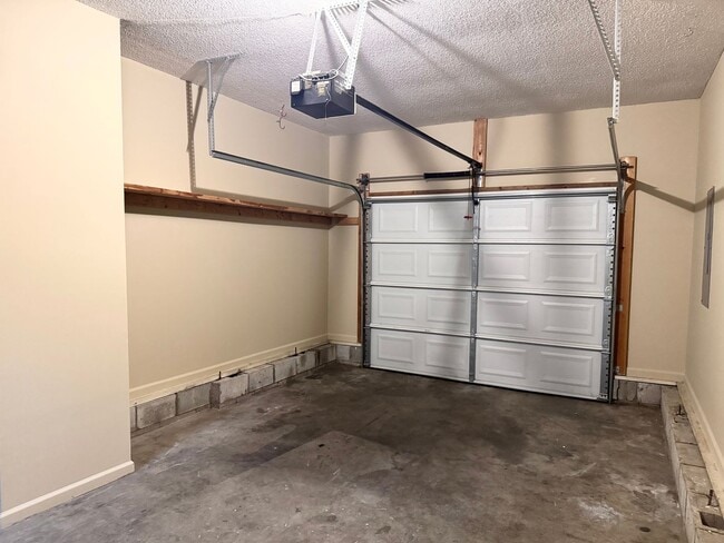 Building Photo - Two Story Home