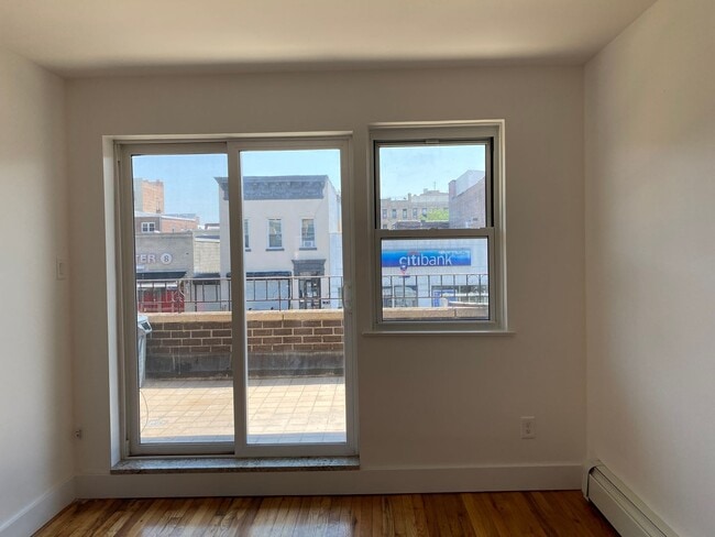 Building Photo - 25-90-90 Steinway St