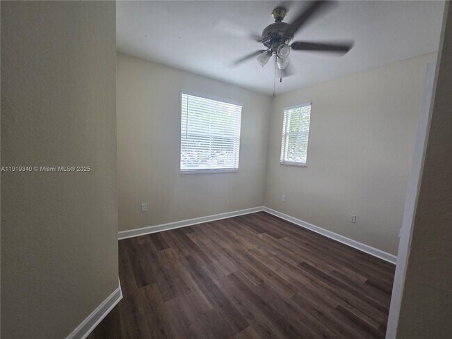 Building Photo - 2524 SE 16th Rd