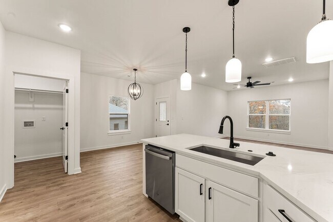 Building Photo - 18 Dumfries Ln