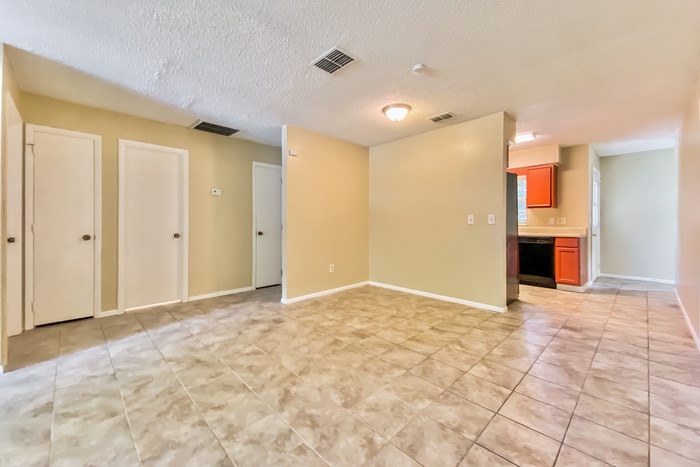 Building Photo - 39643 Meadowood Loop