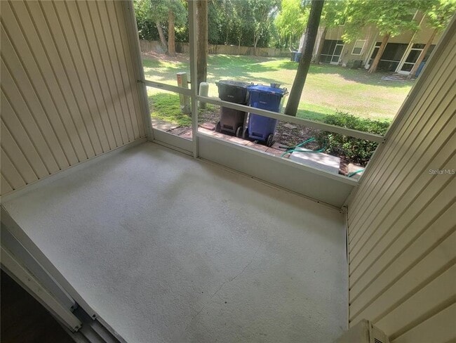 Building Photo - 2221 Golden Oak Ln