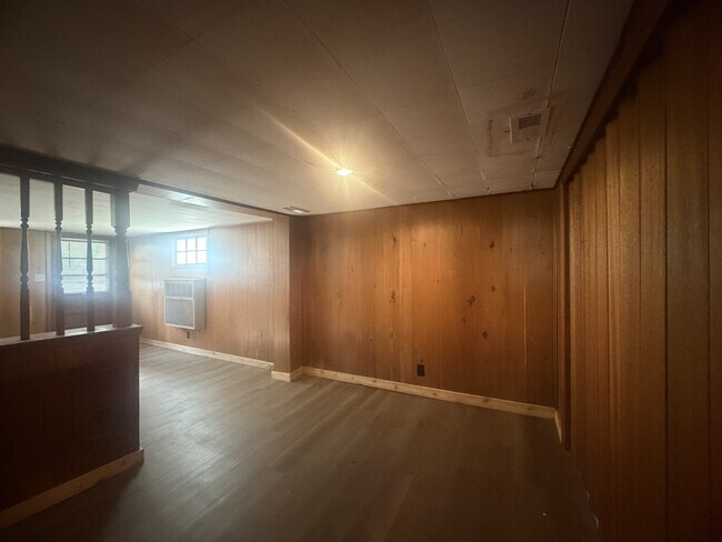 Building Photo - 515 W Southside Blvd
