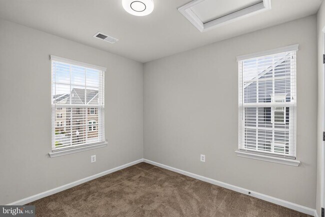 Building Photo - 151 Seldovia Dr
