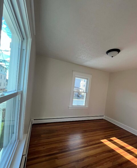 Building Photo - 45 Clinton St