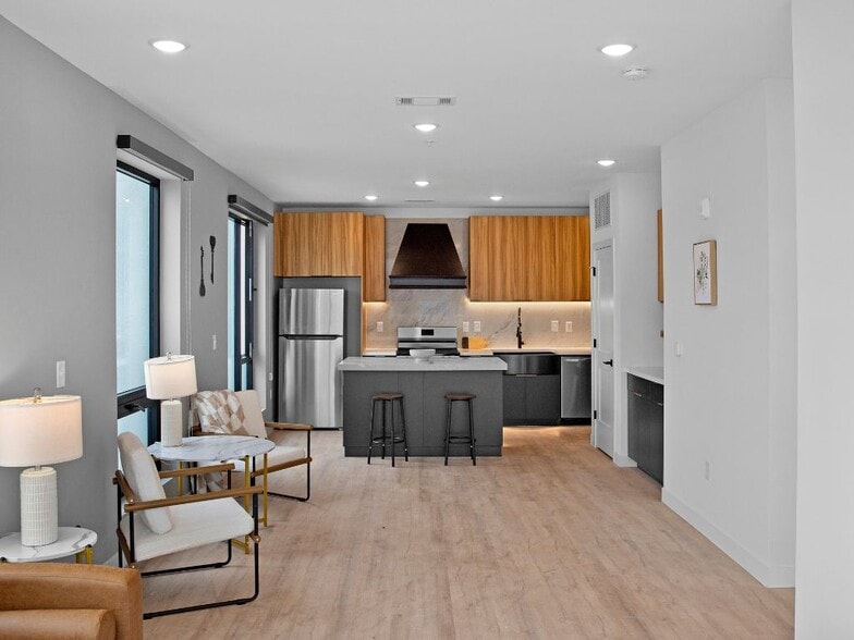 Building Photo - Lux: Wonderland in Crossroads / Katz on Main