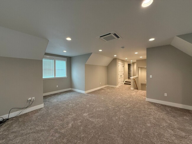 Building Photo - Elegant and Luxurious Cottage Grove Home