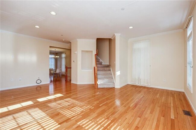 Building Photo - 612 Arbor Ct