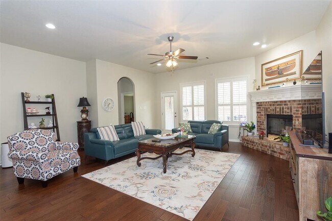 Building Photo - 204 Battleship Dr