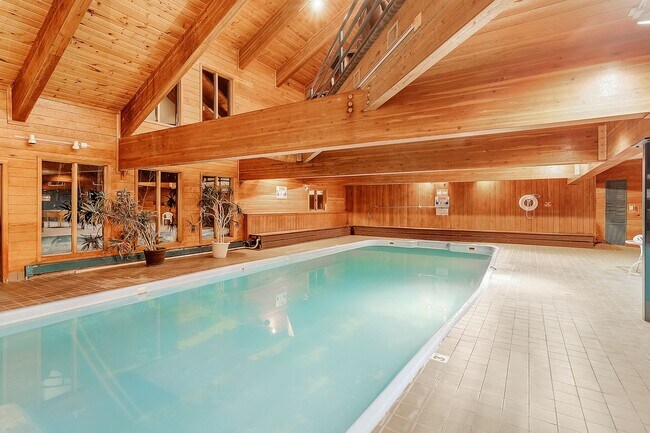Building Photo - Wilderness One Bedroom Available 7/7!  Close to hiking trails and great amenities.  Amazing SUN!