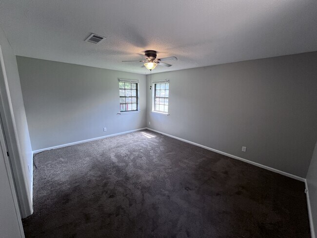 Building Photo - 215 Berkshire Cir