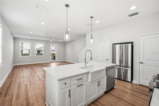 Building Photo - 2409 W Fig St