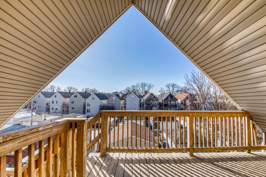 Building Photo - 2842 N Avers Ave