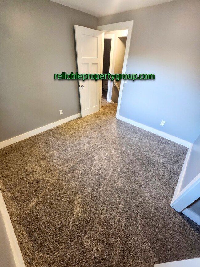 Building Photo - New Listing in Fort Wayne