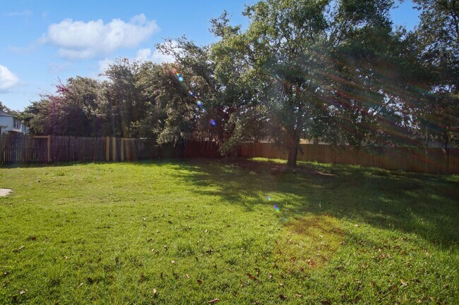 Building Photo - 4 Bedroom Home Now Available