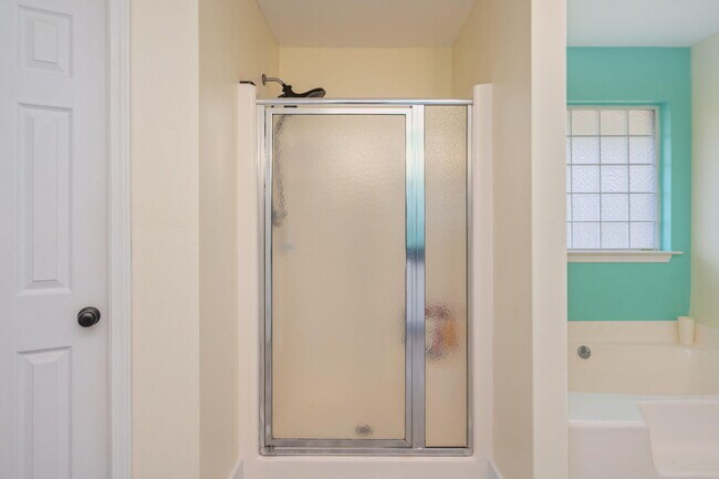 Building Photo - 6100 Saddle Horse Ln