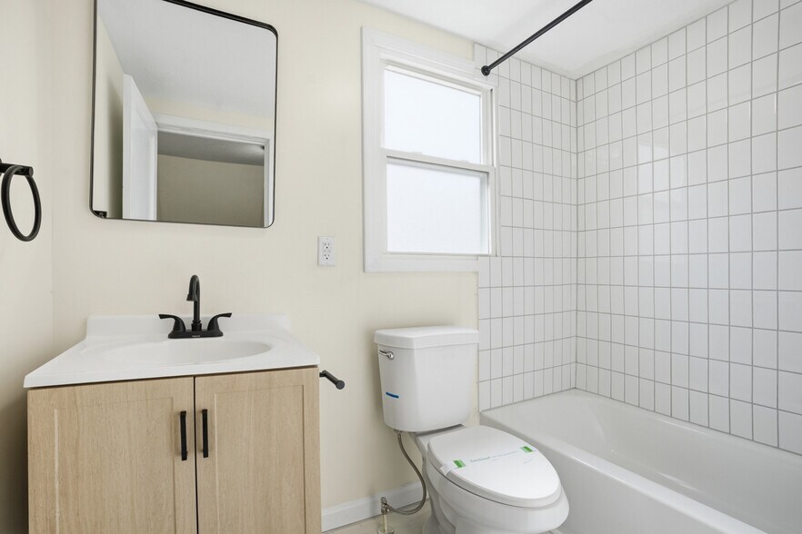 Building Photo - 437 5th St