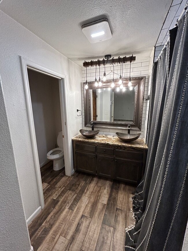 Building Photo - Spacious, open and upgraded home in Northwest Hanford....with 30 solar panels!!!