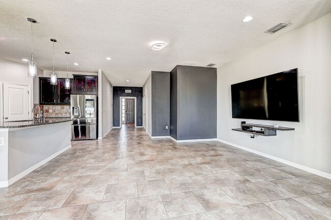 Building Photo - 32848 Sand Creek Dr