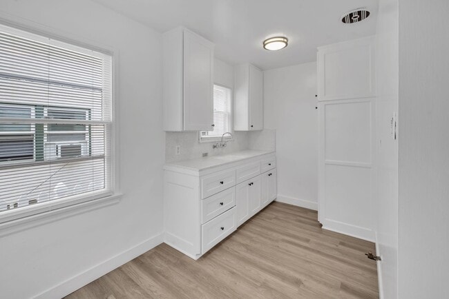 Building Photo - Newly Remodeled Studio on 2nd Street- Alamitos Beach