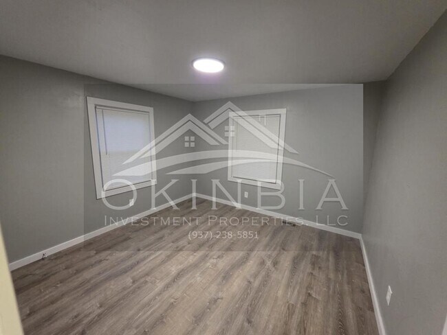 Building Photo - 323 Verona Rd