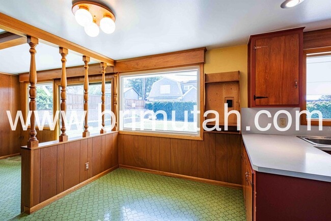 Building Photo - 2630 Lincoln Ln